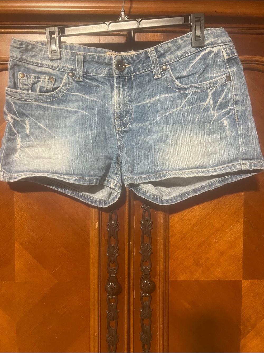 BKE Women's Light Wash Denim Shorts (BIN 2- 57)